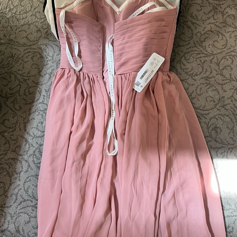 Azazie Heidi
Size A4:
Bust: 34.00 in
Waist: 27.5 in
Hips: 37.5 in - Picture 3 of 3